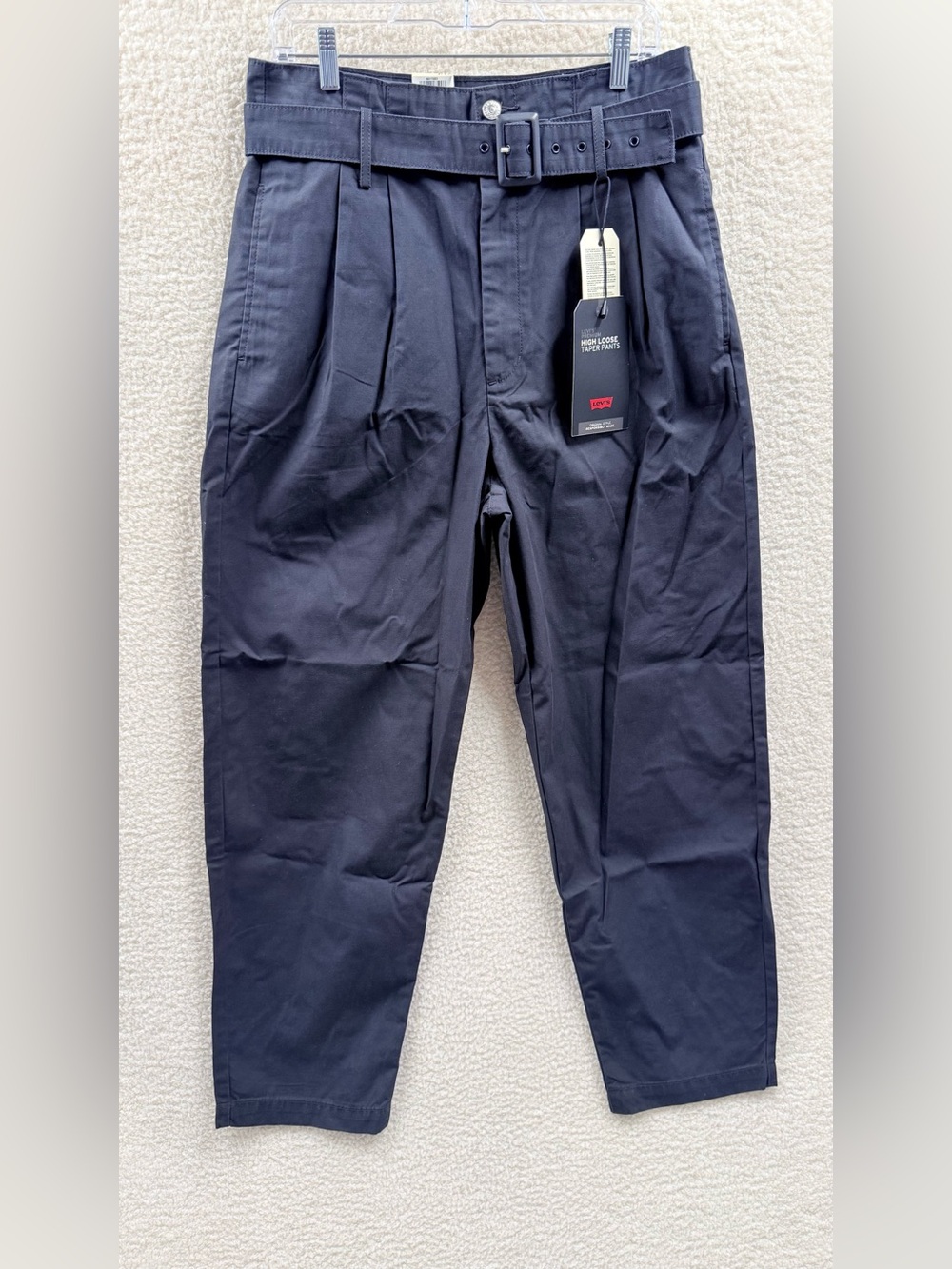 Levis Womens's High Loose Taper pants Super High rise Size 31x30 Waist belt New